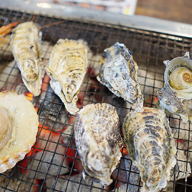 旬の味覚をじっくり味わう。糸島の冬の名物「牡蠣小屋」に行ってきた！