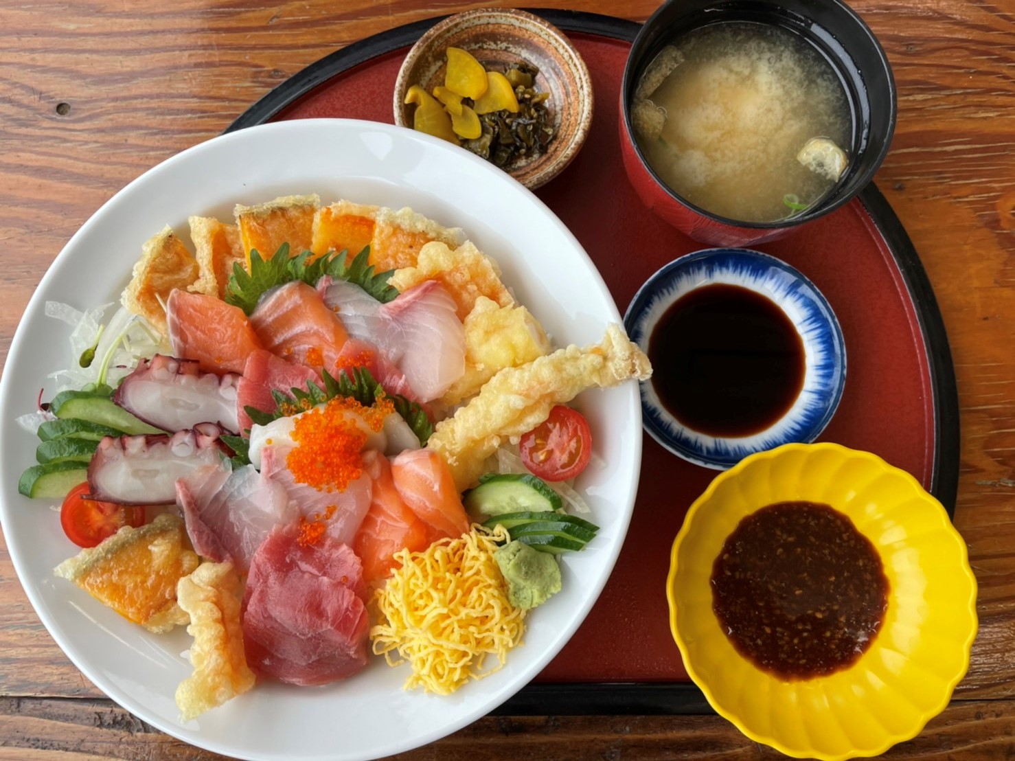 糸島の食と風景を一度に！海の幸と絶景ブランコが楽しめるスポット「活魚茶屋ざうお」