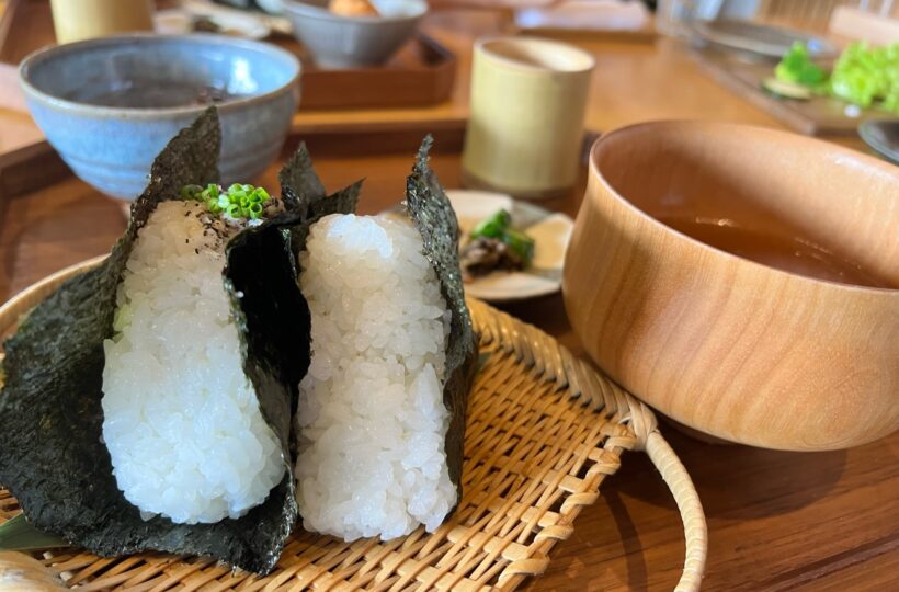 糸島で有名な“またいちの塩”でいただく、心温まるおむすび定食屋「ゴハンヤ イタル」