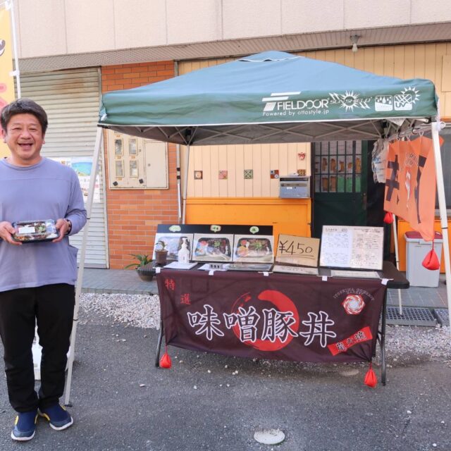 糸島・前原にある「糸島グルメ市場」で、炭火焼の糸島豚が入ったお弁当を楽しもう！＜後編＞