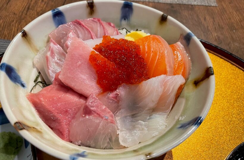 西区・周船寺でボリューム満点の海鮮丼を食べるならココ！「谷久」
