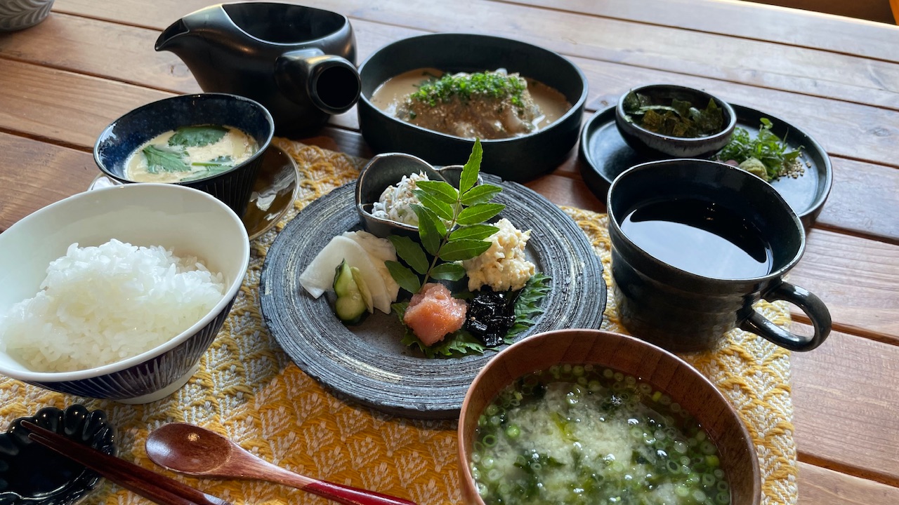 西区・九大学研都市｜土鍋ご飯のためなら早起きしたい！ちょっと贅沢な朝ご飯「食堂ナマケモノ」